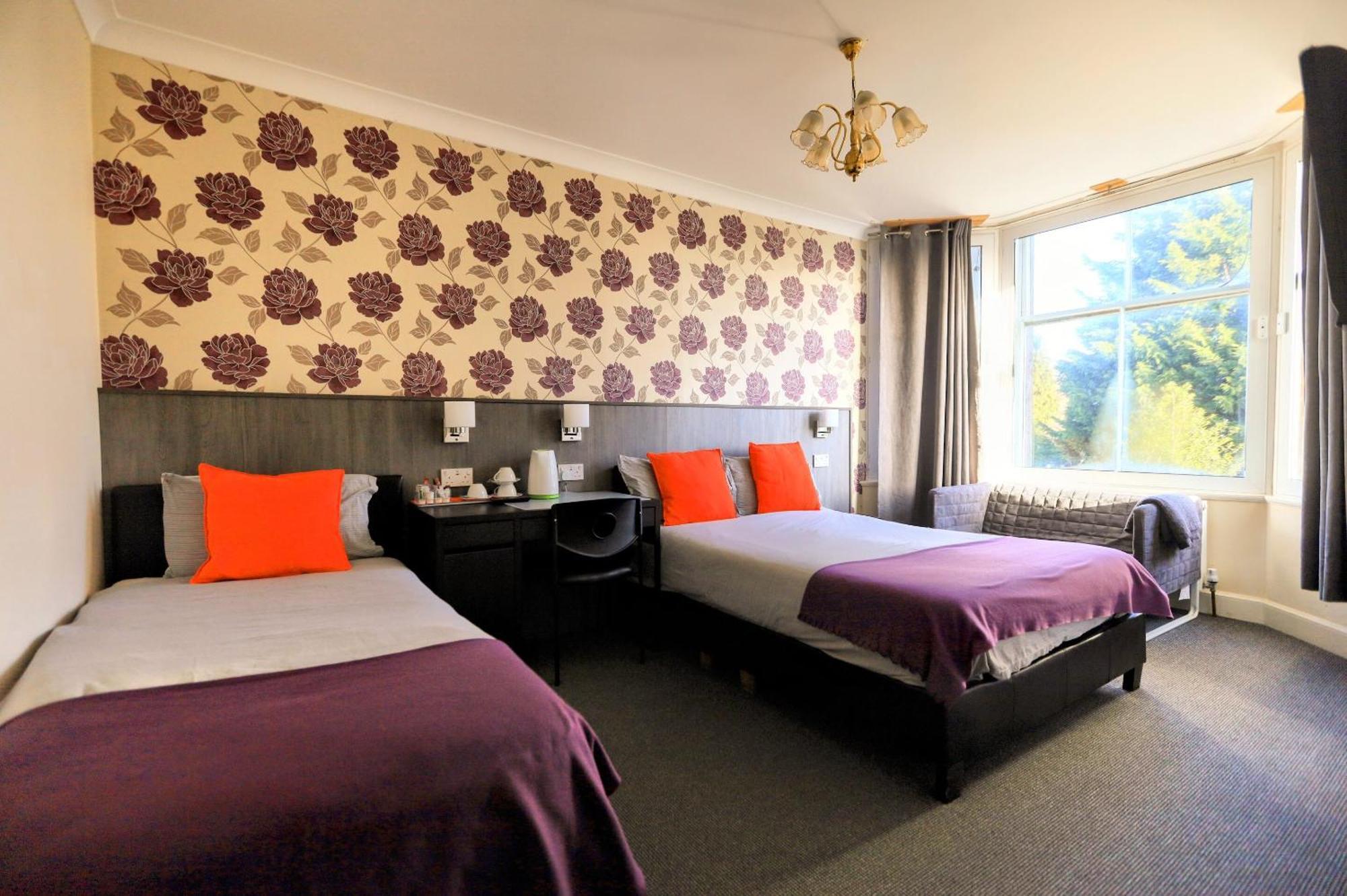 Bed & Breakfast Edinburgh Holiday Guest House 3*